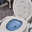 Кресло-туалет с опускающимися подлокотниками напрокат