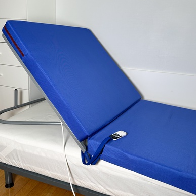 Электрический подголовник с изменяемым углом наклона